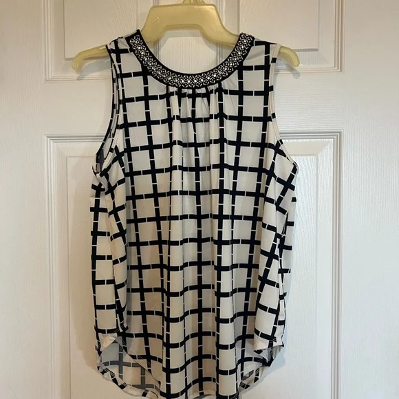 PerSeption Concept Black and White Sleeveless pattern beaded Blouse - Picture 6 of 6